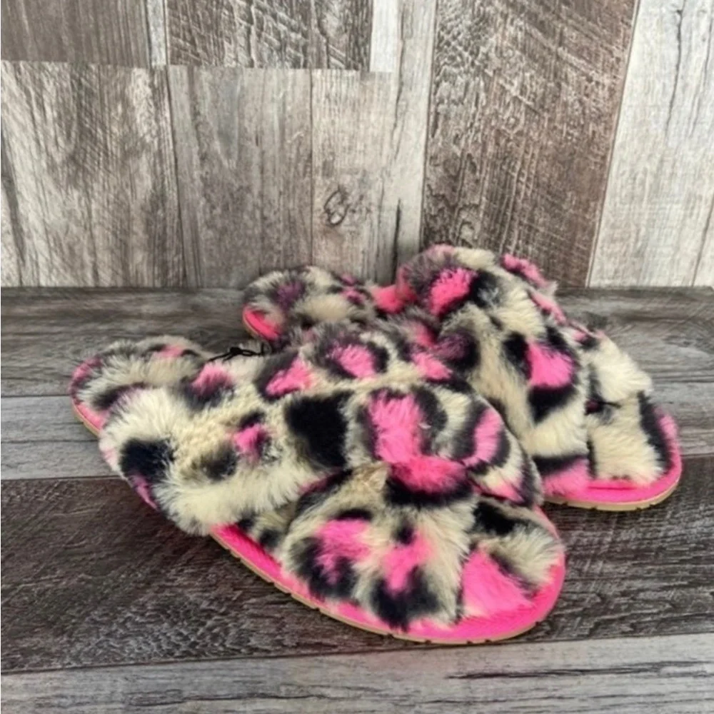 Girls Fuzzy Cheetah Sandals size 6
